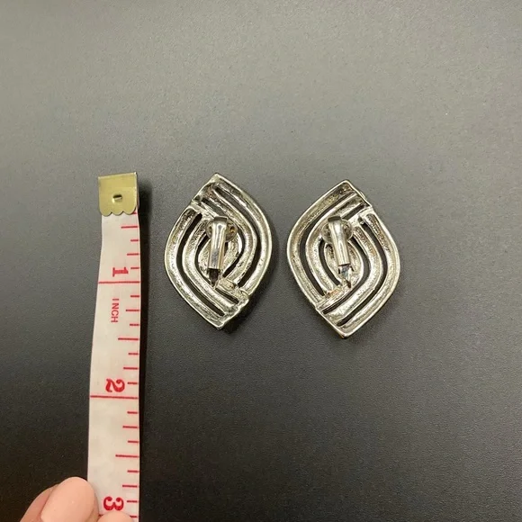 Vintage Silver Tone Clip On Earrings - Picture 3 of 3